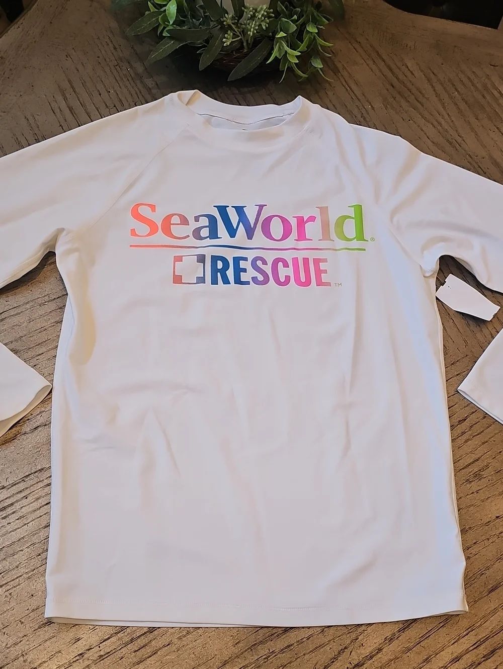 Seaworld Rescue Rashgaurd Size S NWT
